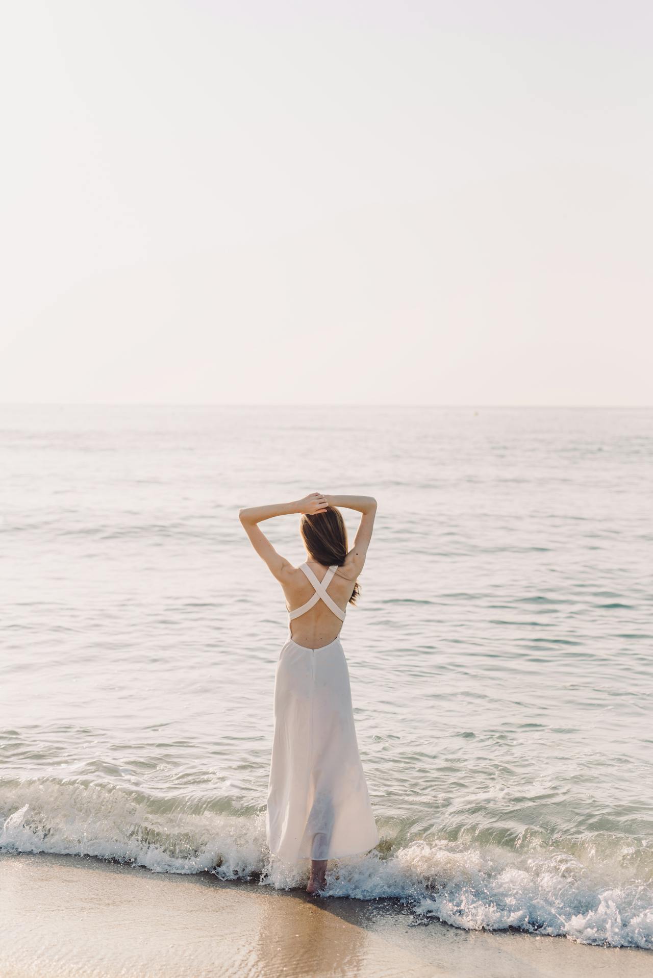 crashing-waves-on-the-shore